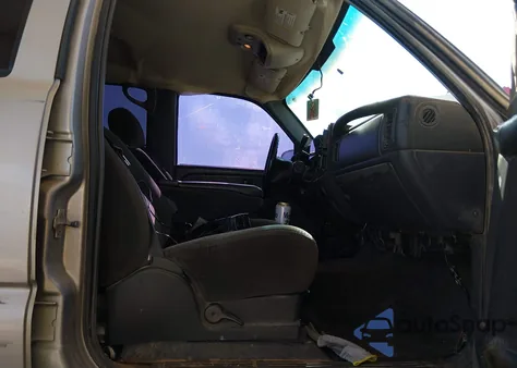 2005 Chevrolet Silverado 1500 Ls z USA, uszkodzony, nr VIN 2GCEC13T451196948